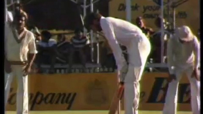 Magical_Imran_Khan_YORKER_OF_DEATH_-_1981_vs_Australia