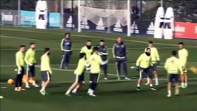 ¡Espectaculares 'rondos aéreos' en el entrenamiento de Real Madrid