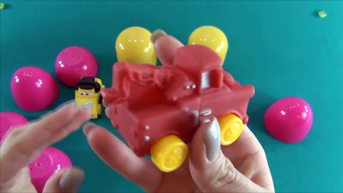 Kinder Surprise Eggs. Ouvrons des oeufs kinder surprise. The cars les voitures