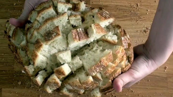 Cheesy Pull-Apart Bread