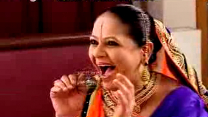 Saath Nibhaana Saathiya 4th February 2016 Gora Ke Saamne Kokila Ne Kiya Gopi Ko Pareshaan