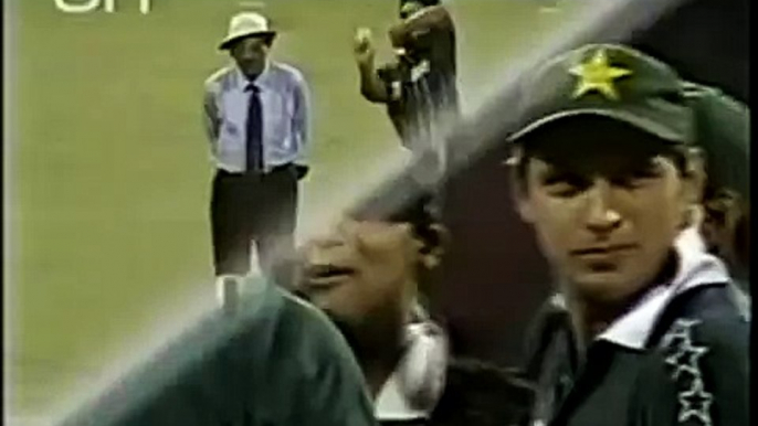 Azhar Mahmood 5 33 Vs India FINAL 1999