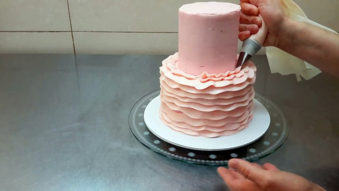 Buttercream Cake Decorating Tip. Easy and Fast Technique by CakesStepbyStep