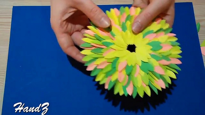 Bright Christmas wreath. Easy Paper wreath.