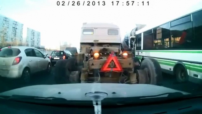 Auto-ongelukken in Rusland 2013 lente/Car Crash Compilation - Part 7