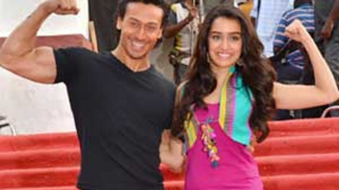 Tiger tries to impress Shraddha with his martial arts skills