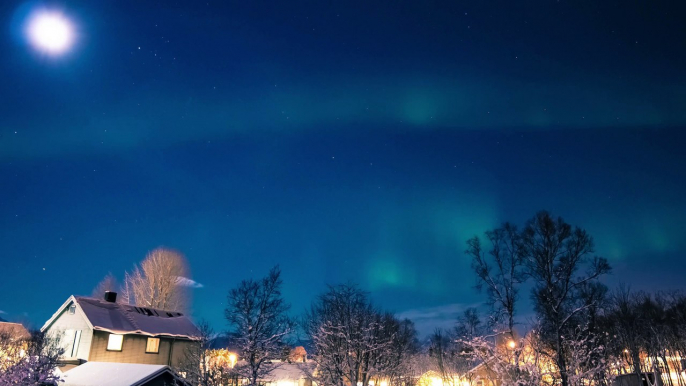 Aurores boréales dans le ciel de Norvège de nuit - Time Lapse magique