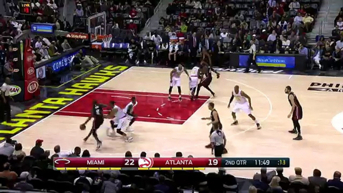 Luol Deng Posterizes Mike Scott