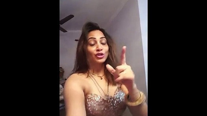 Indian Actress Arshi Khan's Vulgar Message to Shahid Afridi -Follow channel