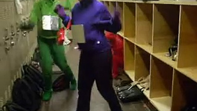 Teletubbies dancing to the Charlie Brown theme song