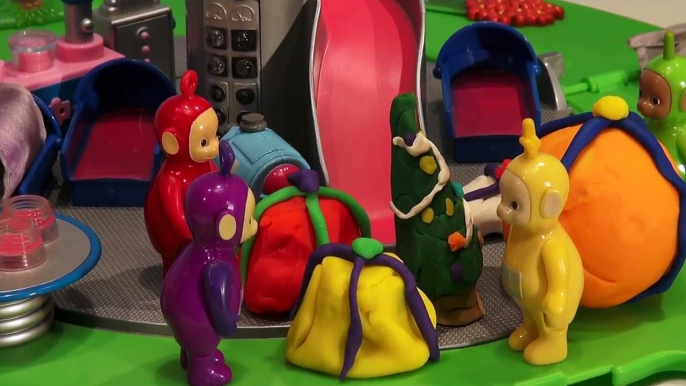 Play Doh Teletubbies Favourite Things on Christmas Morning, with Tinky Winky, Dipsy, LaaLaa and Po