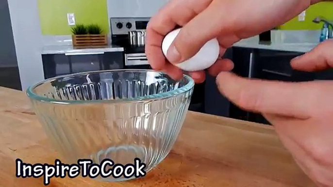 How to CRACK AN EGG WITH ONE HAND - Like A Boss, Simple Trick Explained - Inspire To Cook