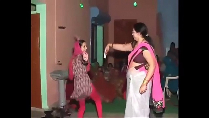 HOT INDIAN GIRL DANCE AT MARRIAGE 2016