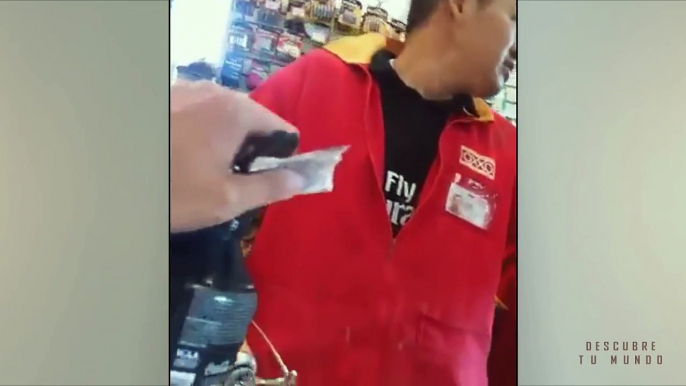 Cashier armless man cajero sin brazos (ejemplo de vida)