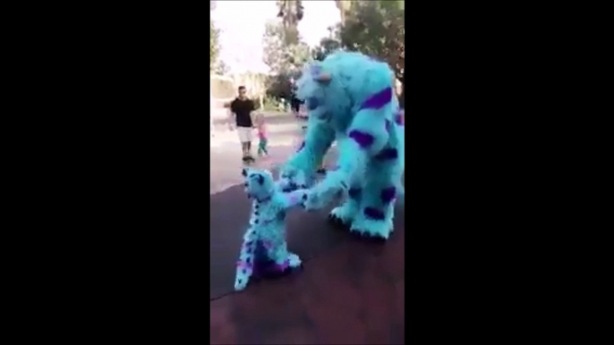 Monstre et Compagnie et bonne ambiance à Disney. Trop mignon