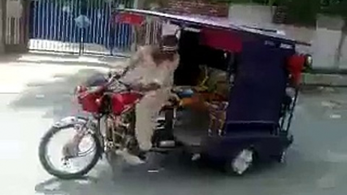 Rickshaw Weeling - Amazing Video Must Watch