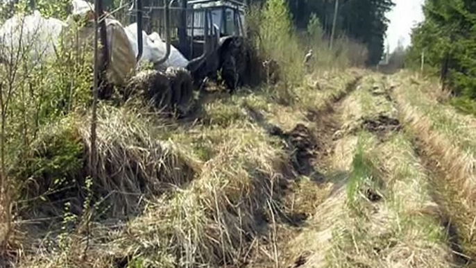 Belarus Mtz 1025.2 forestry tractor stuck