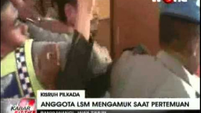 Seorang Anggota LSM Mengamuk Saat Sosialisasi Pilkada Serentak di Banyuwangi