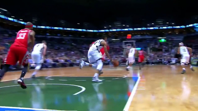 Assists on Jerryd Bayless 3s gives Giannis Antetokounmpo his second triple double in a we