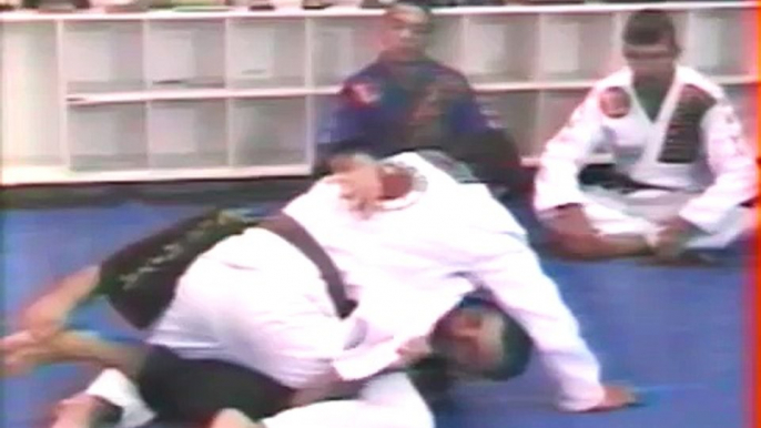 Ricardo De La Riva - Brazilian Jiu Jitsu tecniques 21