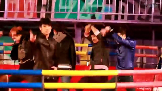 [Fancam] 100425 2PM - Without U (Entertainment Weekly Guerrilla Date Filming )