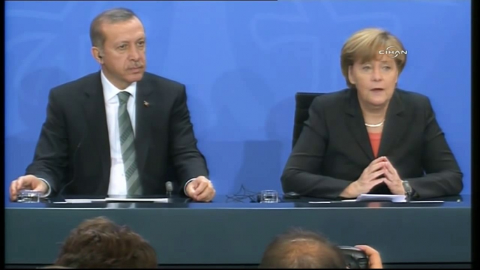 Başbakan Erdoğan ile Angela Merkel birlikte soruları cevapladı