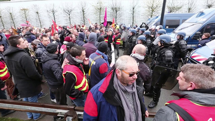 Manifestation contre la loi El Khomri à Valenciennes: dernier face à face à la fin avec les gendarmes mobiles