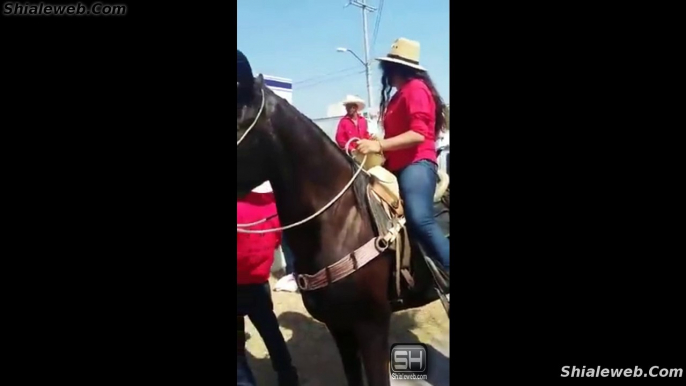 UN CABALLO BAILADOR UN BORRACHO SE CAE DEL CABALLO Y TORO PISA A JINETE EN JARIPEO ABRIL 2016