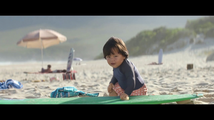 Nouvelle pub Evian avec des bébés surfeurs