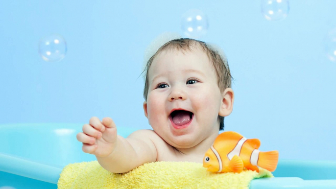 Cute baby videos 2016- Funny babies bathe in the bath - Cute babies channel