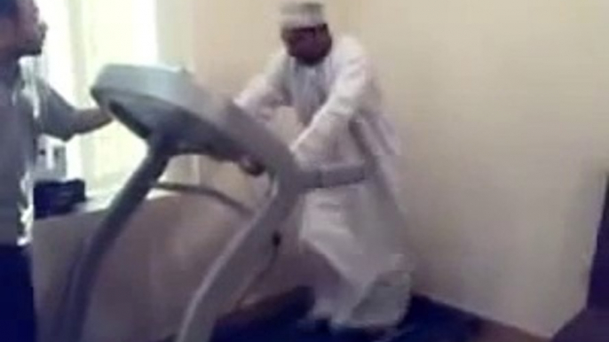 Arab on Treadmill - Most Funny Comedy Video Clips for laughs !!