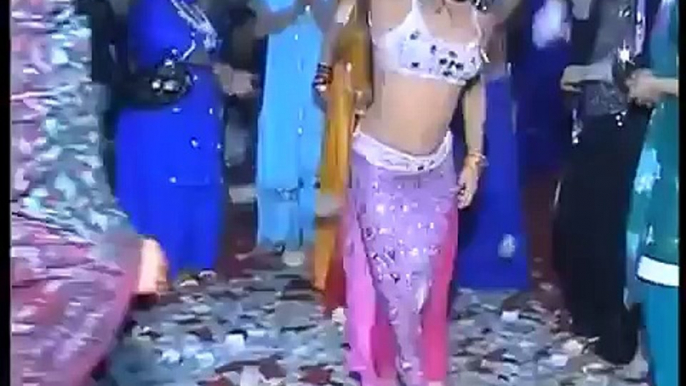 Pakistani private Mujra Hot in wedding on song dilon ko aag lga k