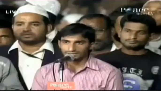 A young man accepting islam after found answer by Zakir Naik (amazing) "Why do you follow only Islam while having knowledge of other religions?"