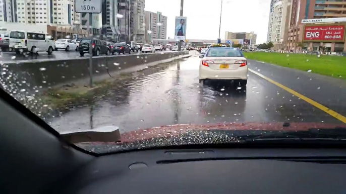 Heavy Rain and rain ponds on Etihad Road in Dubai 22.03.2016 أمطار غزيرة شارع الإتحاد في دبي