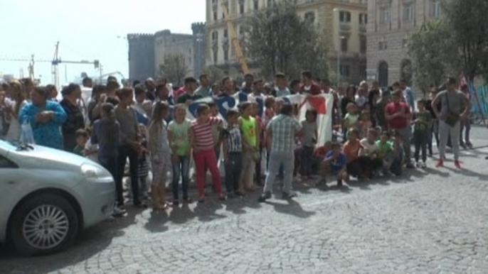 Napoli - I rom protestano contro lo sgombero del campo (18.04.16)