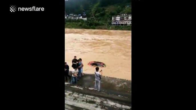 Severe flooding sweeps vehicles away