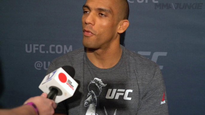 Edson Barboza believes he's just as dangerous as Anthony Pettis at UFC 197