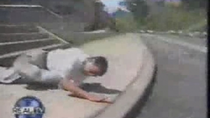 Jackass - Horrible Crash En Skate