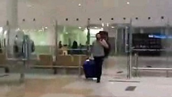 Shahid Afridi Refused To Give Interview To Reporter on Dubai Airport