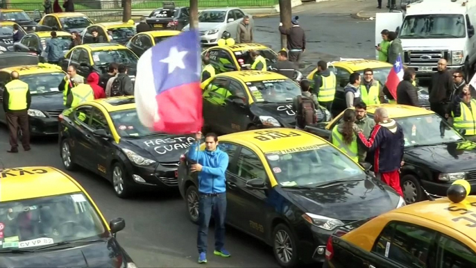 Chilean cabbies block traffic in protest against Uber