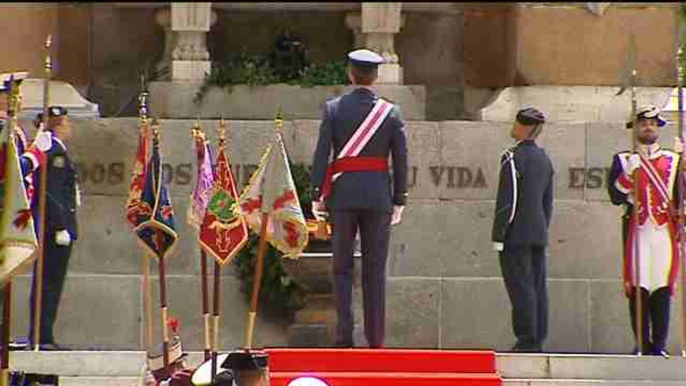 El rey recuerda a los fallecidos por España en el Día de las Fuerzas Armadas