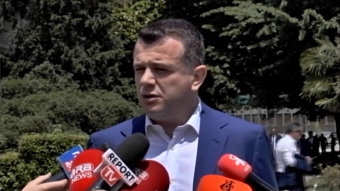 Report TV - Balla: Dorëheqja e Rroshit të ndiqet nga Berisha, gënjeu për ditëlindjen