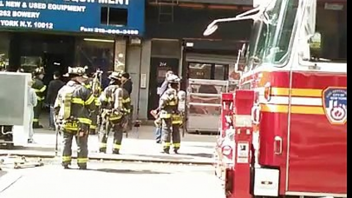 FDNY RESPONDING (THE BOWERY NYC) 3-26-15