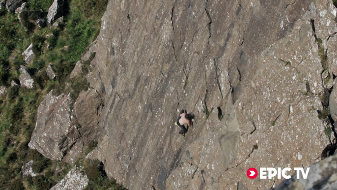 Escalade d'une paroi de 60m de haut à mains nues !