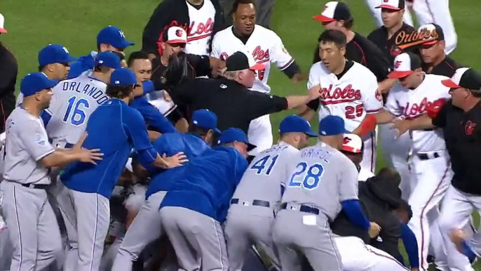 Ce match de baseball dégénère en bagarre générale. Violent!