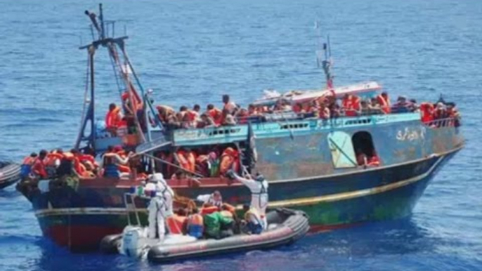 Pozzallo (RG) - Sbarco di 223 migranti, arrestati 5 scafisti (09.06.16)