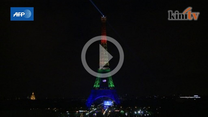 Paris terangi Eiffel Tower peringati tragedi Orlando