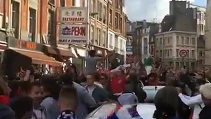 Des milliers d'Anglais chantent dans les rues de Lille pour l'Euro 2016