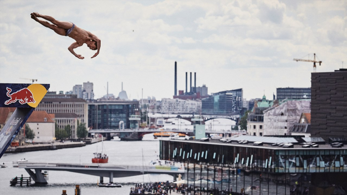 Cliff Diving From an Opera House in Copenhagen | Cliff Diving World Series 2016