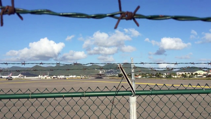 Runway 28 St. Maarten Takeoff